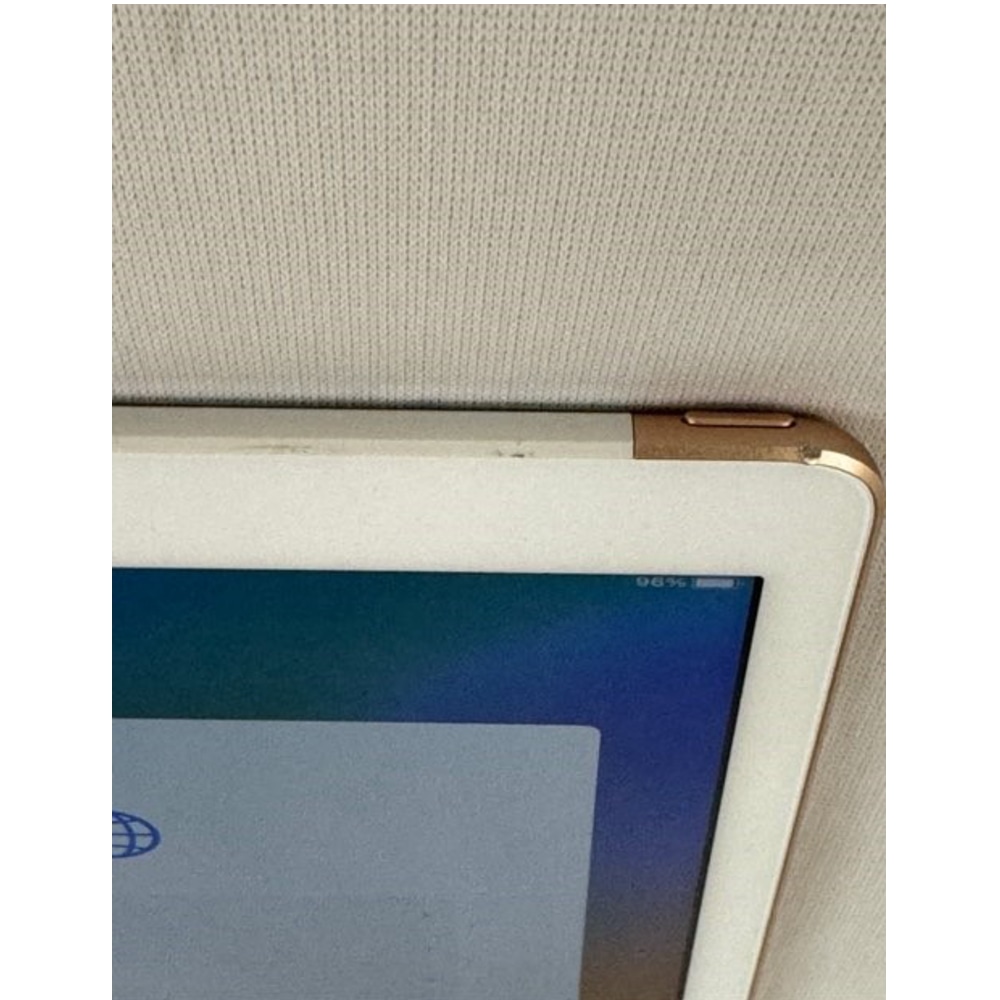 [中古C](softbank)(SIMロック解除済)iPad 9.7インチ Wi-Fi+Cellularモデル MRM02J/A ゴールド [32GB]