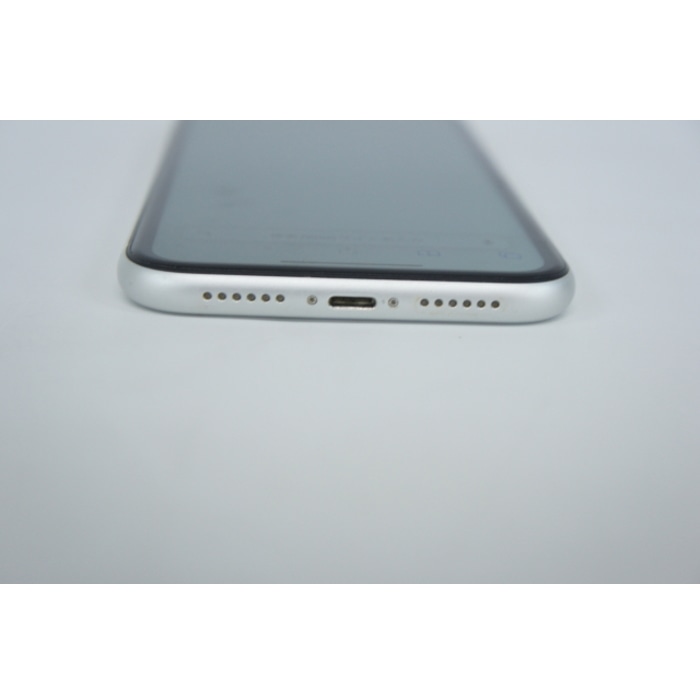 [中古B]iPhoneXR A2106 MT032J/A ホワイト (バッテリー最大容量80%) (docomoSIMロック解除済) [64GB]