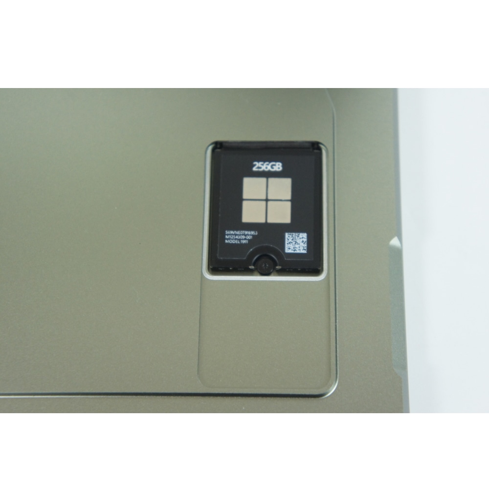 [中古A]Surface Pro 9 QG8-00045 フォレスト 店頭展示機 (背面SSDドア欠損)