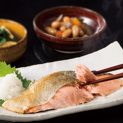 お歳暮 網走水産 北海道オホーツク海産 生秋鮭切身(無塩1kg) [冷凍][直送商品](9909-021)