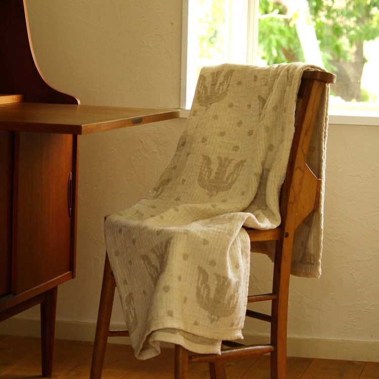 クリッパン リネン＆シュニールコットン ハーフブランケット birds in the snow　(ナチュラル)